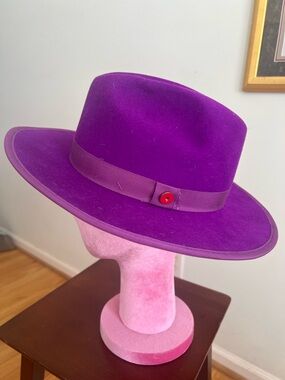 Women’s Keith James “QUEEN” Fedora hat  purple size XL signed